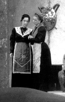 Zlata Čulić (Mara) i Tonka Štetić (?) (Ivanica) – Josip Hatze, Adel i Mara, Narodno kazalište, Split, 1947.