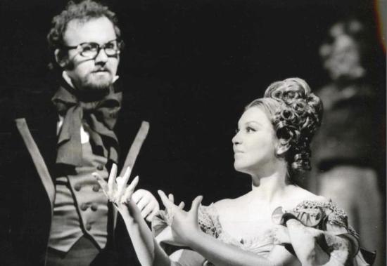 HNK Zagreb. Jacques Offenbach: Hoffmannove priče, premijera 27. prosinca 1975. Dirigent: Jovan Šajnović, redatelj: Božidar Violić, Krunoslav Cigoj (Hoffmann) i Nada Ruždjak (Olimpija)