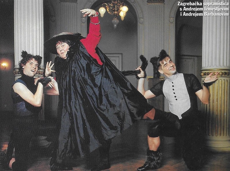 Andrej Izmestjev (Mačak Marko), Ivanka Boljkovac (Stari Mačak) i Andrej Barbanov (Mačak Mirko), Bruno Bjelinski, <em>Mačak u čizmama</em>, premijera u HNK-u u Zagrebu, 15. ožujka 2003. 